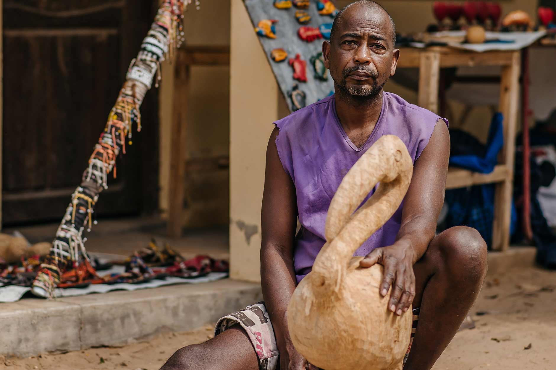 Imagem que sugere um ritual de cura tradicional africano.